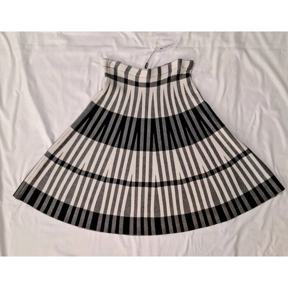 Sioni Black And White Ponte Stretch Knit Skirt Sz M Skater Style Knee Length